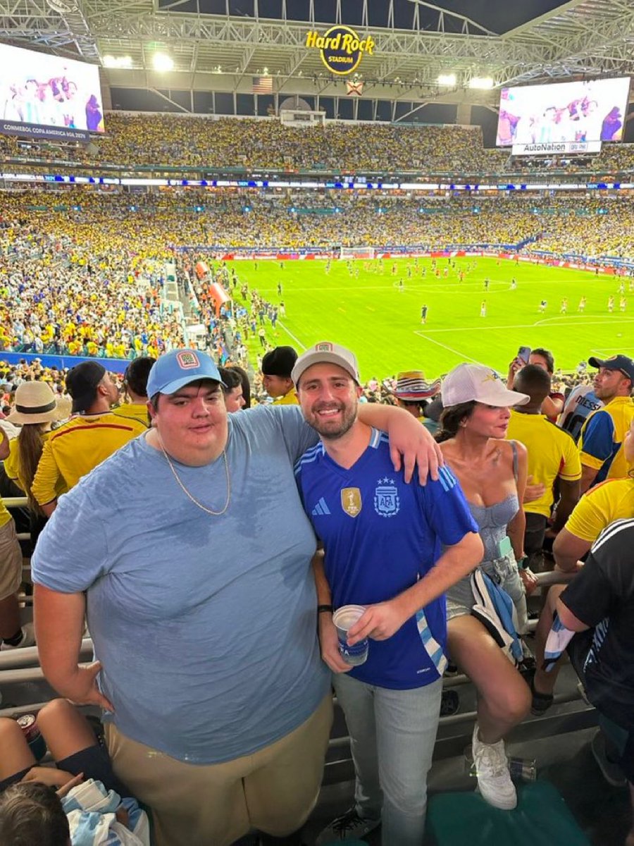 tocinosports's tweet photo. Imaginate que llegues a tu asiento y a un lado esté ese cabron sácate a la verga jajajaja ya chingaste a tú madre https://t.co/iVCKtQsiWG
