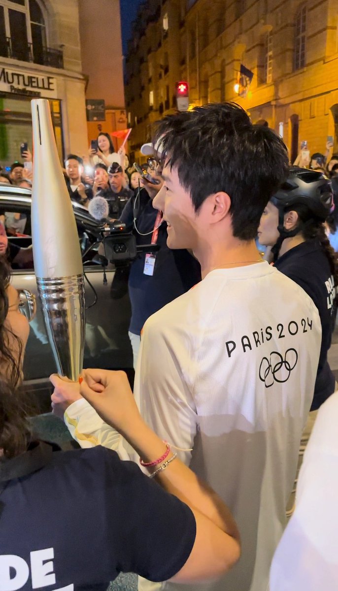 aompu's tweet photo. ยืนหนึ่งความน่ารักเท่าจักรวาล 💚🫣
น่ารักเบอร์ใหญ่ เบอร์โตมาก น่ารักระดับโลก
#หวังอี้ป๋อ
PARIS TORCHBEARER WANG YIBO #WangYibo_OlympicTorchRelay
#WangYibo_Olympic2024 https://t.co/S9stM5t6ub