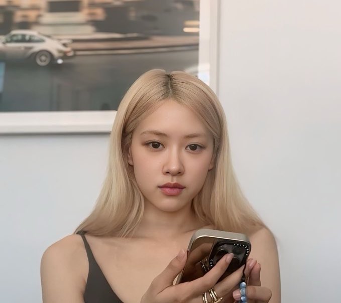 STARGIRL0001_'s tweet photo. ㅤ

               https://t.co/Ou3AApsy2F
               Hello friends. 
               Happy Monday. (I hate Mondays) 

ㅤ https://t.co/IrVfvF7aCv