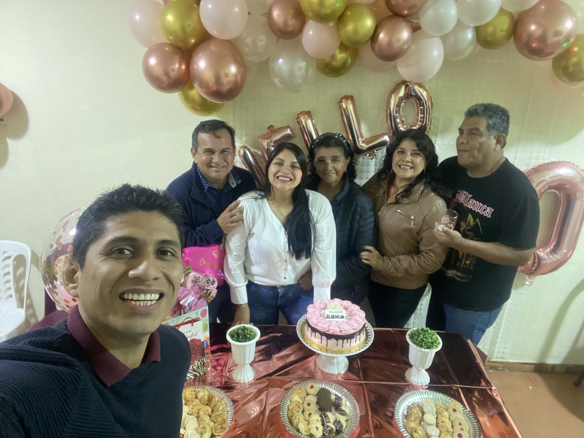 almendra9407's tweet photo. Felices #30 🥳🎂 https://t.co/8Ev6Zu7kky