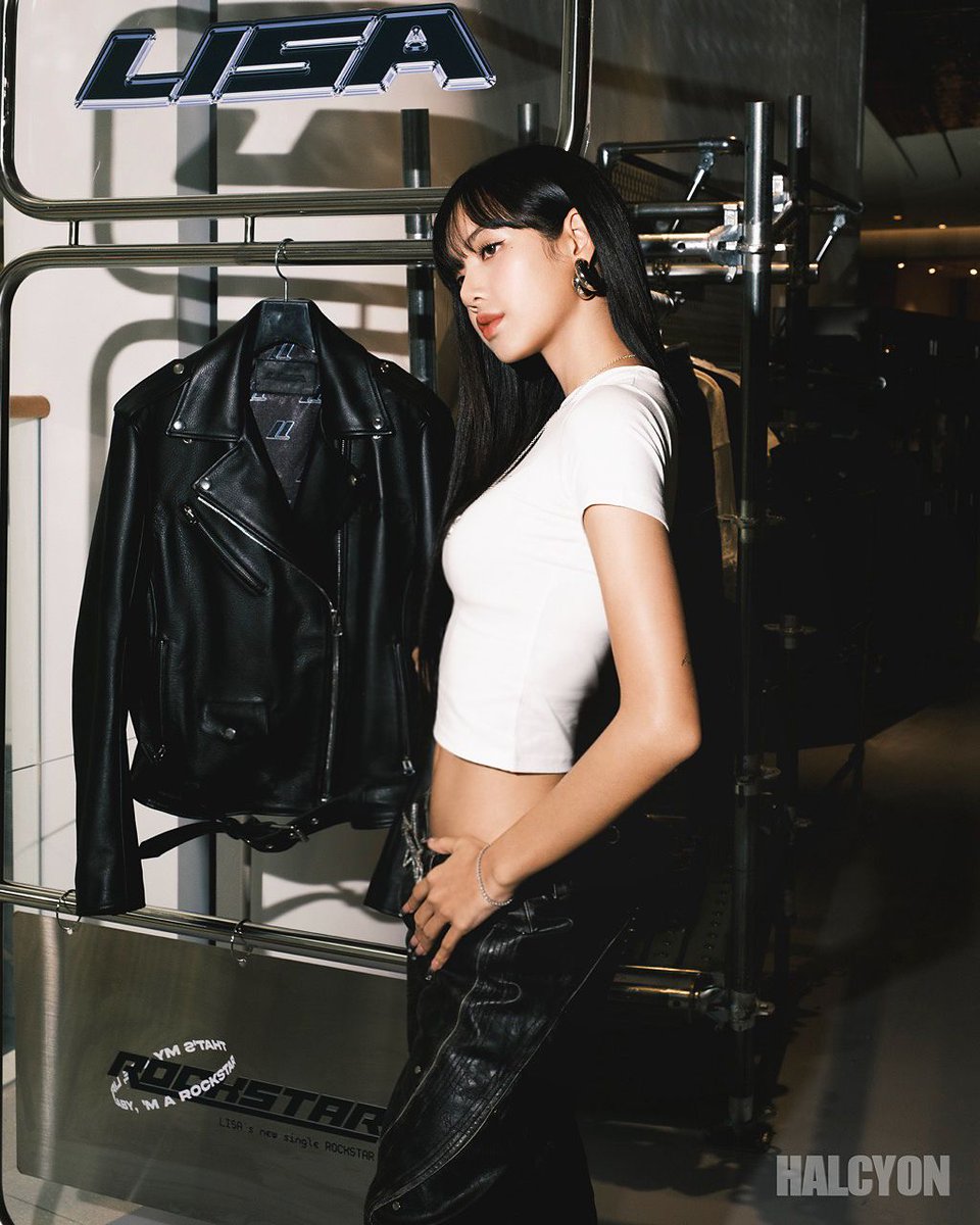 📸 Lisa na pop-up store de Rockstar em Seul. #LISA #BLACKPINK