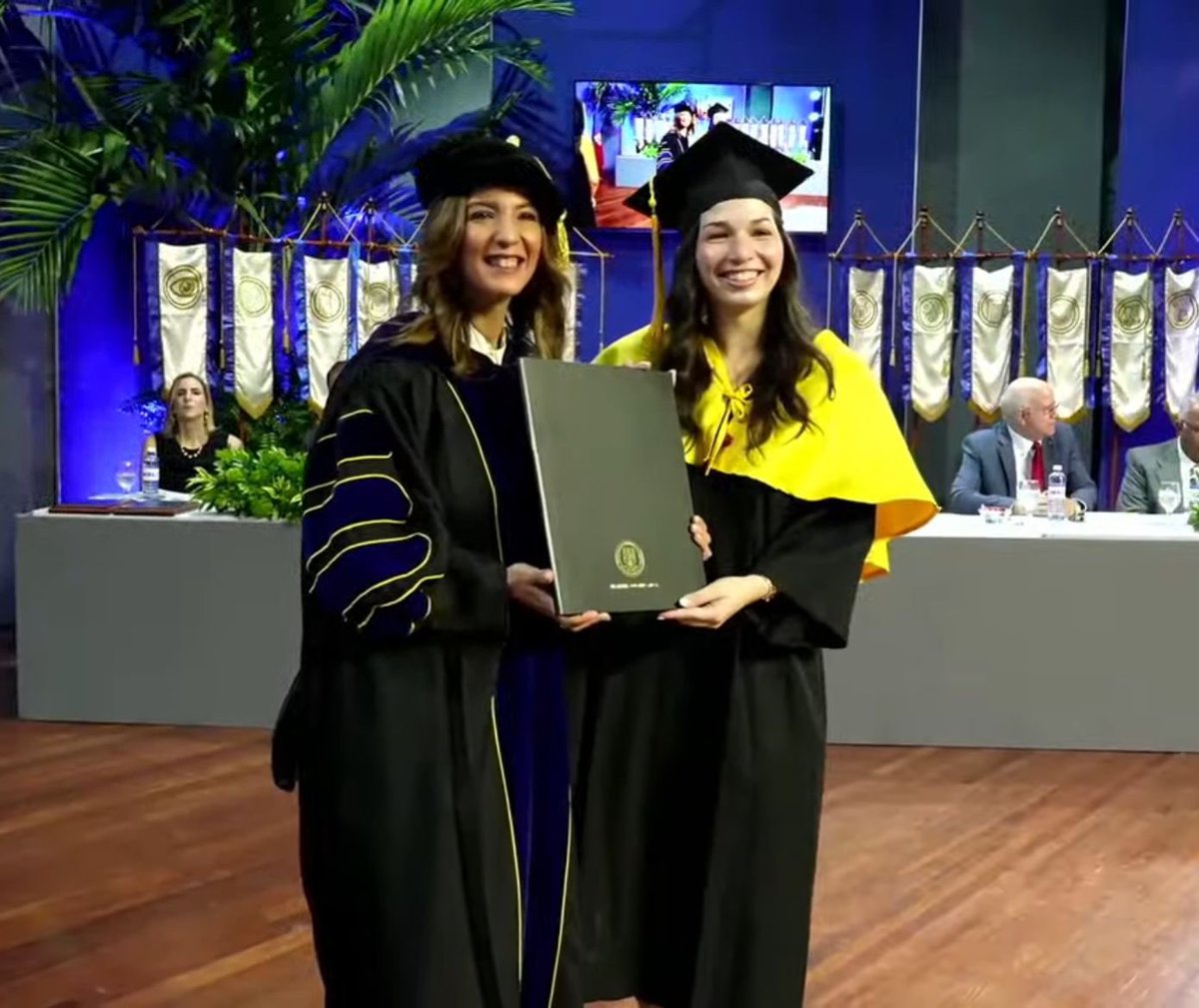 LiaJoubertMD's tweet image. I finally graduated Medical School! 🎓💛⚕️ grateful for the amazing people I was able to enjoy this journey with❤️🩹 #MedX