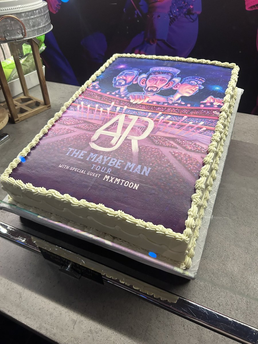 RoemralDucky's tweet photo. There’s is an AJR cake! #TMMLA @AJRTour https://t.co/cxAmSCYHbL