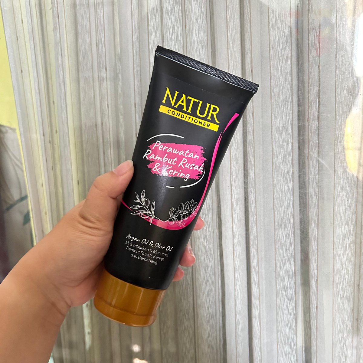 mamik_kusuma's tweet photo. semua permasalahan terjawab dengan Natur Hair Conditioner Argan Oil bahannya alami bikin rambut lembut gunakan setiap hari untuk bikin rambut wangi dan lebih sehat! gampang banget belinya, tinggal klik link! https://t.co/mQXvmVPbhs #RambutLembut #ConditionerAlami https://t.co/1B8aijBVFl