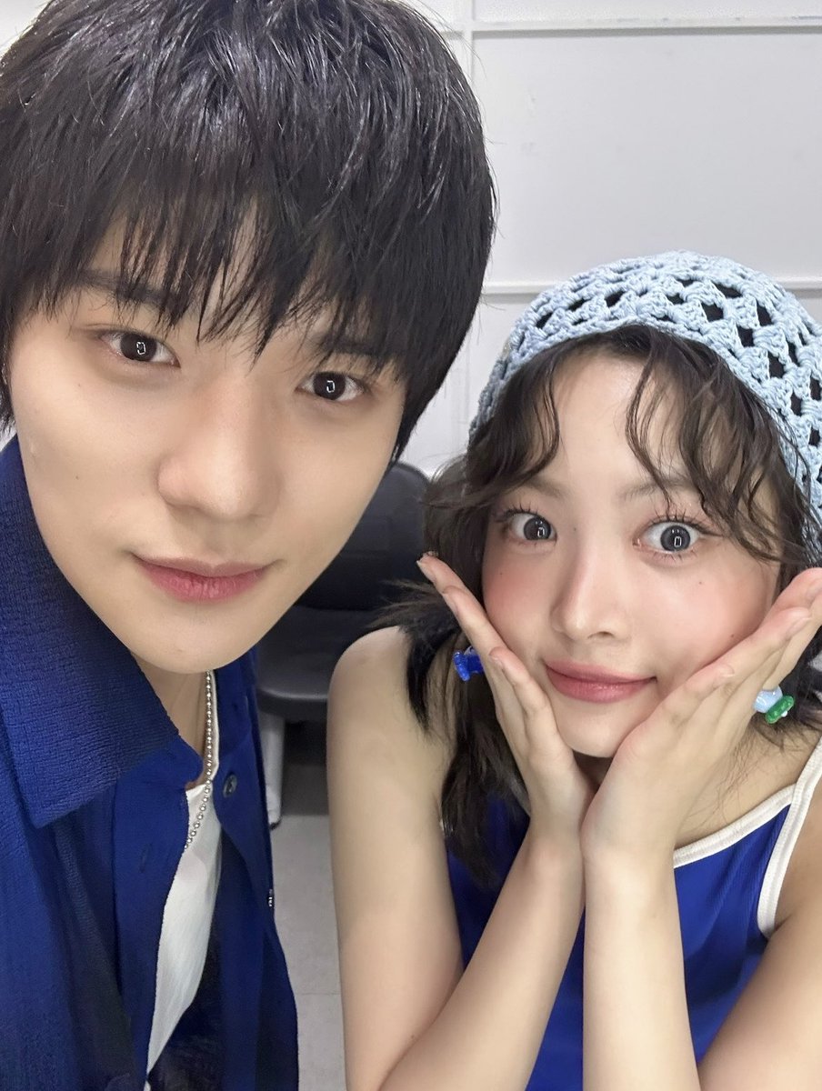 <은채의 스타일기 무.물.보💌>
은채의 스타일기 ⭐️다음 게스트⭐️
댕민 은행장 #문상민 에게 궁금한 점이나 함께해 줬으면 하는 것을 트윗으로 남겨주세요🐶

#은채의스타일기 #Studiok #홍은채
#MoonSangMin #만세즈 #뮤직뱅크
<a href="/le_sserafim/">LE SSERAFIM</a>