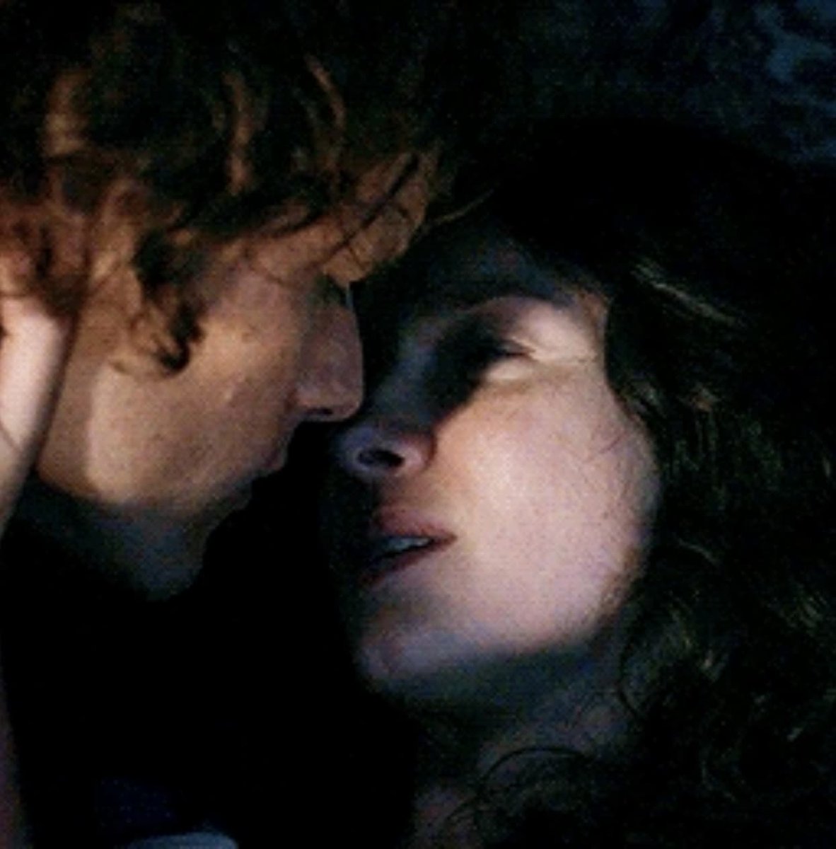 Spacetime_Love's tweet photo. I feel it in my fingers !! I Feel it in my toes!
Love is all around me !!♥️♥️♥️♥️
#oulander #jamiefraser #clairefraser @MarylouProft @balfenation @H_Forch @smashingteacups @displaceintime @OutlanderOnline @AngusAngels @CaitMBHeughan @OutlandishScot https://t.co/eRTSGYkzKa