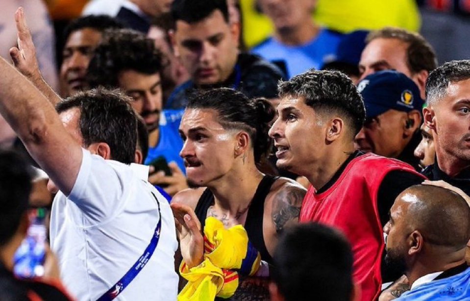 FootballRoomUy's tweet photo. Los llamaron locos… https://t.co/v0gxdvLPkA