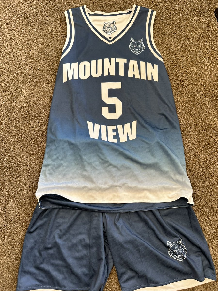 BLBBAcademy's tweet photo. Check out the new Basketball Uniforms we donated to @MountainMiddle @SumnerSchools #GoWolves https://t.co/slWahkSoSb