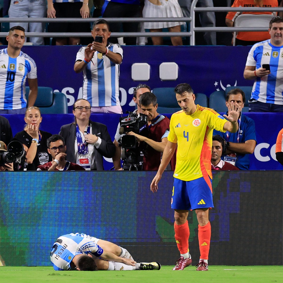 sportv's tweet photo. Arias foi pra Disney e bateu no Mickey, pô! Que isso!

📸Getty

#CopaAmericaNoSportv https://t.co/TsygFceBEv