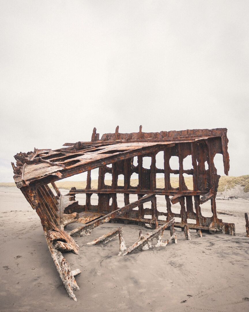 ericmuhr's tweet photo. There are almost always small crowds of people on and around this historic wreckage, so it felt like a rare moment alone with the bones in the sand as the ocean slowly counted time in the background
#Oregon #OregonExplored #FortStevens #FortStevensState… https://t.co/ZvkPx1RIJS https://t.co/acxVJFTDCN