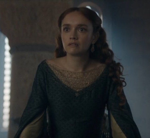 ThronesUpdates's tweet photo. The entire war is because they don't want a woman to rule, but here's Alicent thinking they'll support her. Poetic justice. #HouseOfTheDragon https://t.co/e4aqZMG8EM