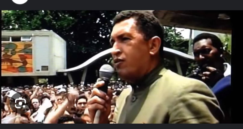 mahebo's tweet photo. Para quienes se horrorizan del acto programado por los jóvenes en la UCV hoy, se les recuerda que hasta a chávez se le permitió hacer proselitismo allí. Dejen la necedad por no decir la estupidez. https://t.co/rADZZvna7w