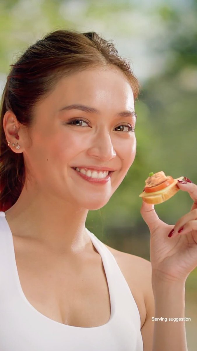 OfficialKBB's tweet photo. Support your holistic health with #CenturyTuna every day so you can be the #BestYouEver! 😉❤️
#KathBestYouEver
#CenturyTunaSuperbodKath https://t.co/4scitQebTf