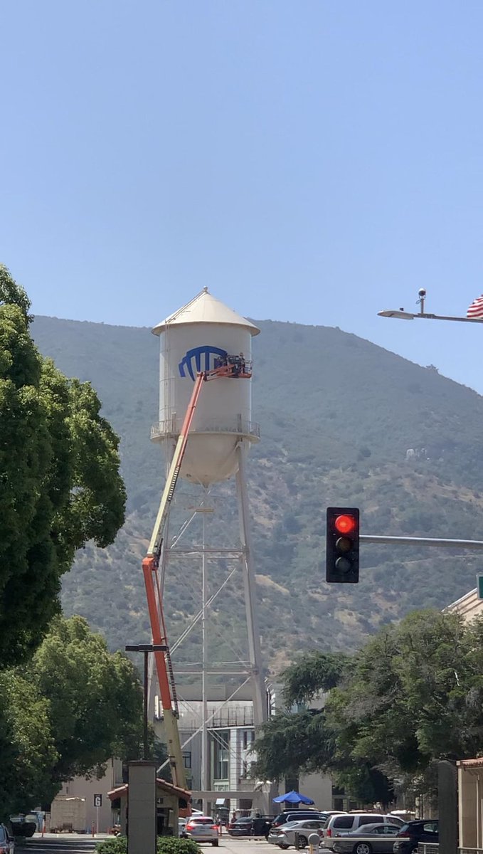 toonsnami's tweet photo. 😞💔 Luego de 100 años de transmisión se anuncia el cierre de la empresa warnerbros
Se transmitió que los productos que producían actualmente no lograban impactar y terminaban fracasando.
#WarnerBrosPictures #ripwarnerbros #WarnerBrosDiscovery https://t.co/6ouVTQdIKy