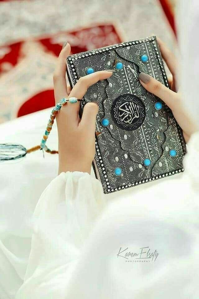 #Assalamu__Alaikum

जानता तो फिरोन भी था खुदा ए रहमान को फिर भी उसने अपनी कौम को अपनी परस्तिश में लगा रखा था