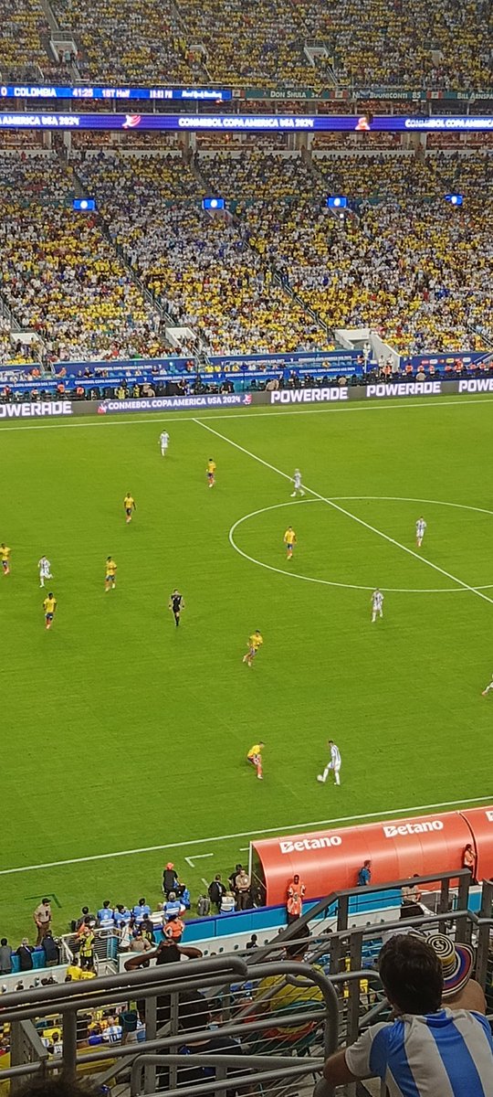 Minuto 42' del Primer Tiempo ! Colombia ha sido más !