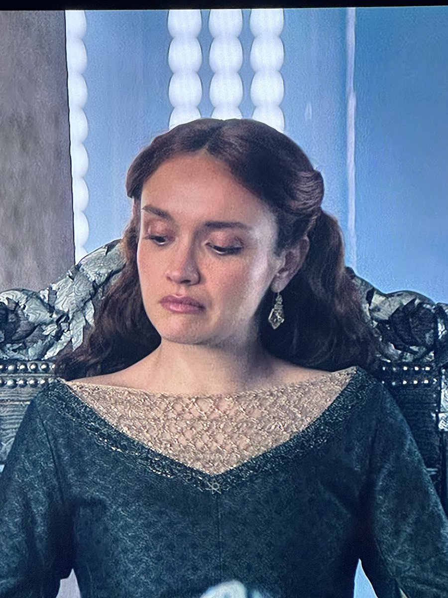 voltairehairr's tweet photo. when u realize being a pick me doesn't work #DemDragons https://t.co/tc9hiCkBXy