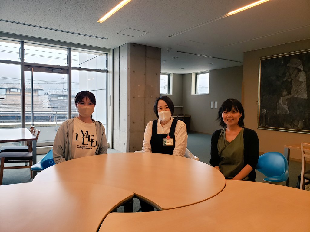 HitsFM765's tweet image. ナビゲーター 服部和子です♪ 

13:30～は #Enrichyourlife #飛騨市図書館のススメ 

今日も #飛騨市図書館 のキラキラ✧*｡をたっぷりお届けします。

 #中高生向け #YAコーナー がすてき♡
#神岡図書館 の特集も楽しい♡

 #飛騨市 #HitsSmileWeekday #hitsfm765 #図書館 #居場所