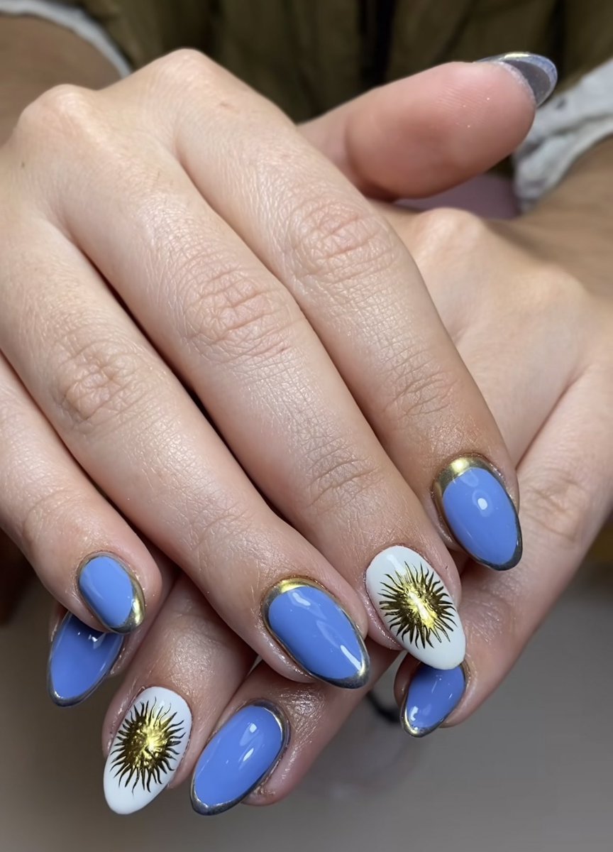 Así se mira la final Argentina 🇦🇷- Colombia 🇨🇴  
Miren el nivel de detalle del sol, me hicieron los 32 rayitos que lleva nuestro ☀️ de la bandera