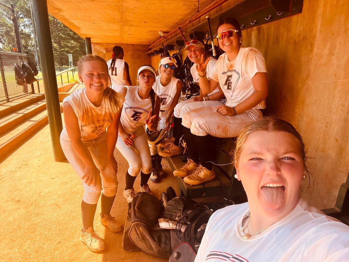 Emily Holcomb tweet media