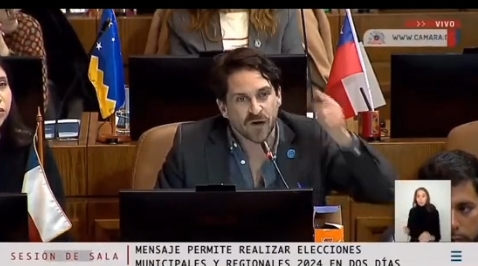 Daniel399492892's tweet photo. según Cadem  el 99% de los chilenos cree que Gonzalo Winter es aweonao  jajaja https://t.co/vZlZQbLC73
