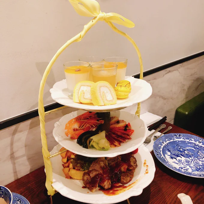 香港中華ハイティー!夕ご飯にデザートがついてきた…みたいな感じで食べやすかったなあ工芸茶もきれい〜! 