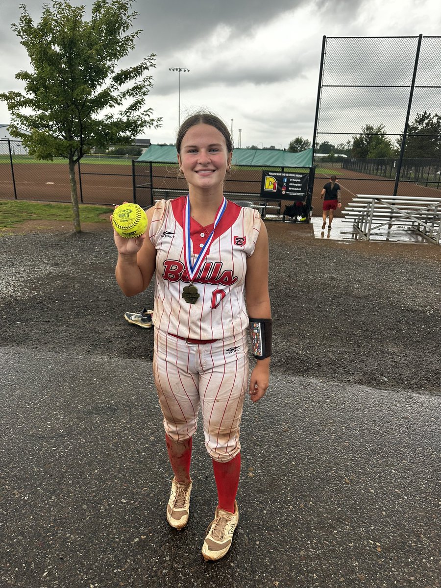 CHAMPIONS! 🏆 B2 Bulls 14U come out on top over Explosive 2010 in The Diamond Chix Summer Slam Tournament! Special shout out to ‘27 Nica Dolce for her go ahead homerun that sealed the deal! #B2Empire 🐂🏆💪🏼🤟🏼