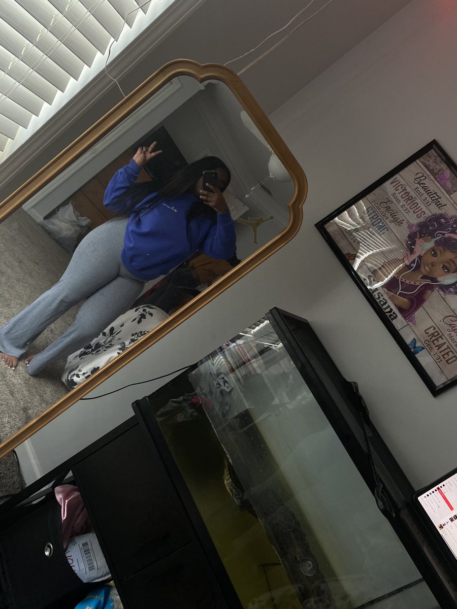 c2barbb's tweet photo. bitch where is my husband 😭😭😩😩😩😩? https://t.co/NWfiQpDNP3
