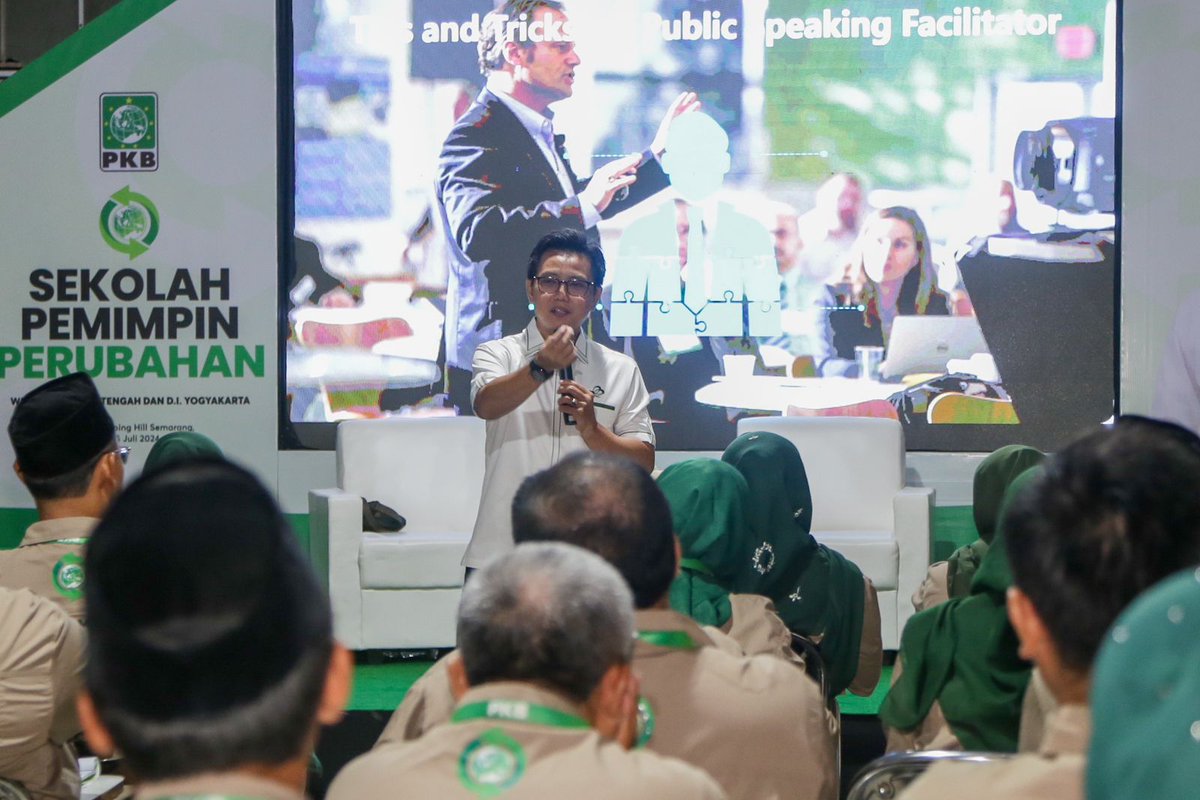 sahabatodie's tweet photo. I like monday, memulai dgn produktifitas &amp; semangat berbagi pengetahuan. Sespim PKB bagi para legislator periode 2024-2029 se-Jateng &amp; DIY.
@cakimiNOW 
@EmHasanuddin 
@DPP_PKB 
#SespimPerubahanPKB
#PKBday https://t.co/bUiYdcB60O