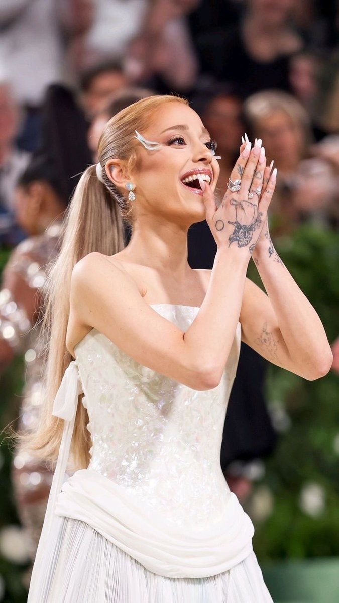 foxibutera's tweet image. 