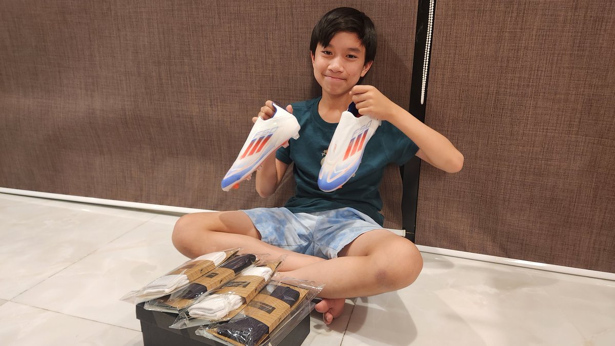 MJBank's tweet photo. @patrickandrita x @ari_football
#Adidas #F50
#AdidasF50 #Laceless
#AriFootball
#FootballForAll
#ฟุตบอลของทุกคน https://t.co/z0OSYXIVVL