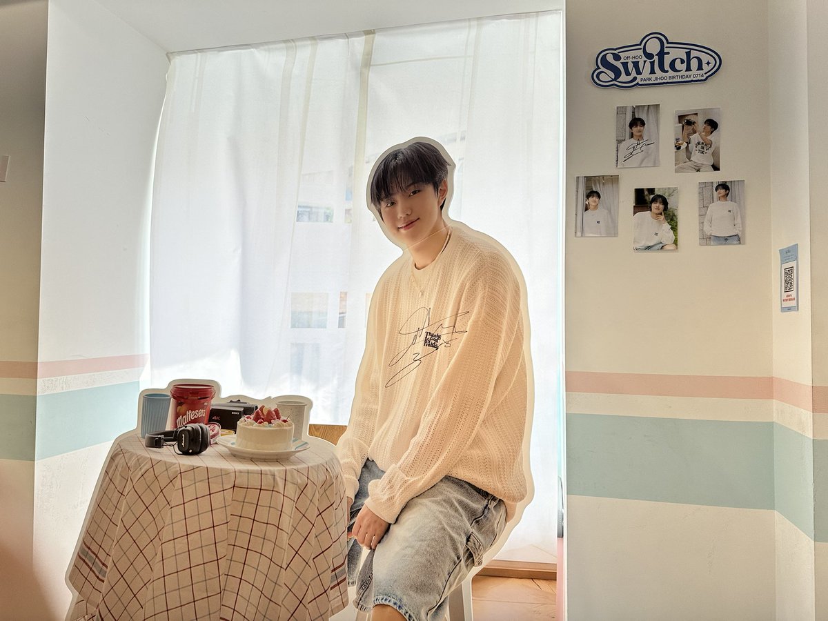 hooruuu_'s tweet photo. 지후 생일날 카페에 다녀왔어요😻
럭드 특전도 예쁘고 굿즈도 넘 예쁘더라구요
그리고 무엇보다 카페에 걸려있는 사진이 너무 예뻤어요💕💕 지후의 생일 소원이 다 이루어지길😍
#EVNNE #이븐 #박지후 #PARKJIHOO
#SWITCH_OFF_HOO #HAPPY_JIHOO_DAY
#박지후_생일카페 #사운드웨이브 https://t.co/8vGgohv5rO