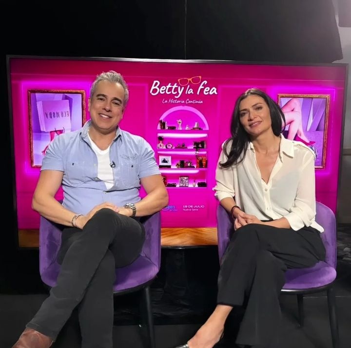 JEAdictax100pre's tweet photo. Más fotos de #JEAYAMO @jeabello &amp; @orozcoanaok (#Betty &amp; #Armando) 
#YSBLF1 #ECOMODALASERIE #BLF3, 20 AÑOS DESPUÉS, LA HISTORIA CONTINÚA 

que ya solo queda 1 semana para el estreno del primer cap de esta nueva temporada por @PrimeVideoLat https://t.co/abONKbiaHz