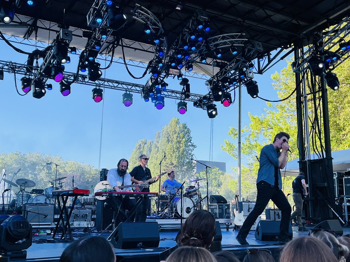 The Walkmen (<a href="/TheWalkmen/">The Walkmen</a>) making us nostalgic for NYC in the 00s. <a href="/DayInDayOutFest/">DayInDayOutFest</a> <a href="/todd_m_terry/">Todd M Terry</a> and @jessicadolph reporting