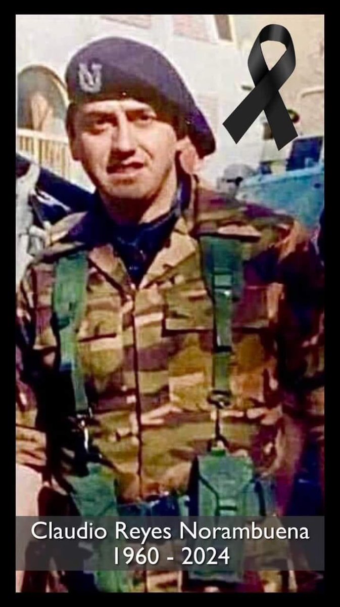 KekaBasualdo's tweet photo. 🔴Quien ama a su Patria, lucha por ella.. no sabía que Claudio Reyes era Oficial de Reserva y Paracaidista (Boinas Azules) Descansa en paz y vuela alto Boina Azul 🇨🇱🇨🇱🇨🇱🇨🇱 https://t.co/lLwrXqMY4n