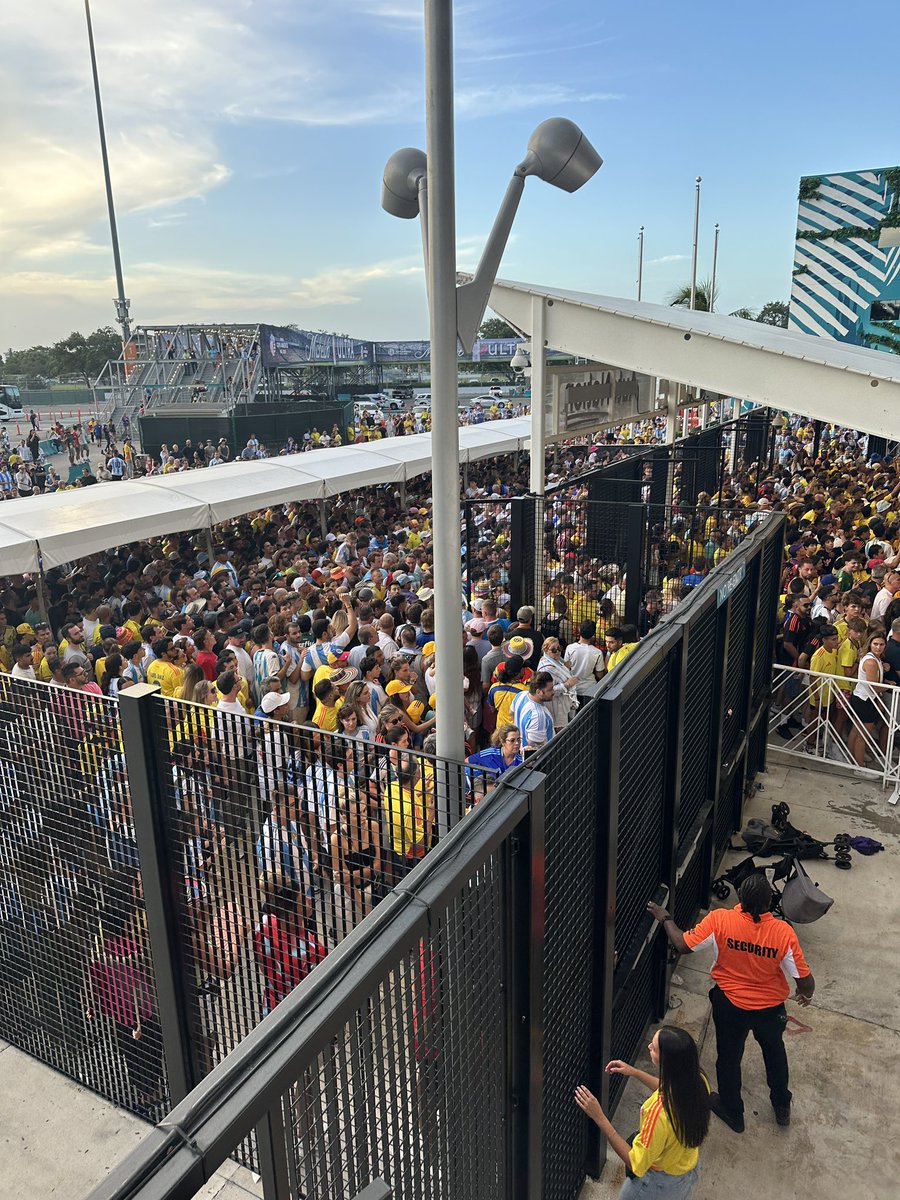 RLoRecruiter's tweet photo. @AlexiLalas When they re-opened the gates, there was nobody to check tickets.  Not a soul.  What did they expect would happen after a huge crowd amassed thinking the game was starting in 15 minutes? Totally unprepared. #CopaAmérica2024 https://t.co/Rg7KwCHxxV