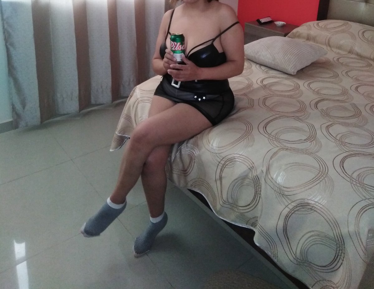 JosSingle10's tweet photo. Hoy su esposo me la encargo para que le de unos masajes, una bella hotwife... Masajista y single swinger https://t.co/0qfUv7YIHC