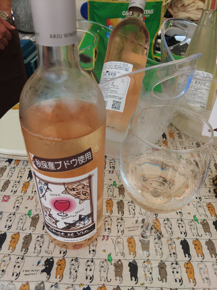 sa_buro_ya's tweet photo. ４杯目は宮城の秋保の、ヤクワビンヤード。猫とワインと。すっきりすっきり。　#バル仙台 https://t.co/806DodUX0V