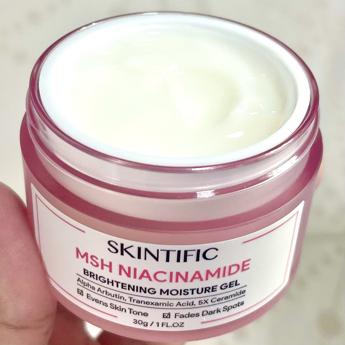 Jan_Lanla's tweet photo. เรื่องความกระจ่างใส ลดเลือนรอยแดงรอยดำ เรายกให้ Skintific MSH Niacinamide Brightening Moisture Gel เนื้อครีมเข้มข้น ซึมเข้าผิวดี อยากชวนให้ลองใช้ดูนะ ทางนี้ติดใจมากจ้า #SKINTIFICTH #ใช้ดีบอกต่อ https://t.co/pa6kQiGAgD