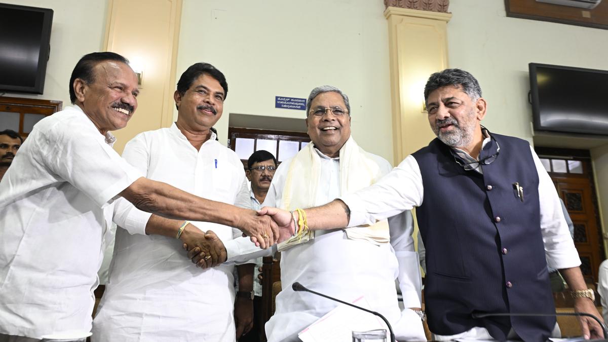feedmileapp's tweet photo. Karnataka government will release 8,000 cusecs of Cauvery water daily to Tamil Nadu after an all-party meeting.

#feedmile #karnataka #Water #Tamilnadu #cusec #CauveryWater https://t.co/rBXf3HN2R5
