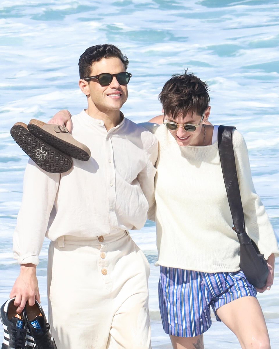 RamiMalek_br's tweet photo. Só sorrisos! 🥴🥴🥴 Que bom que eles curtiram! 🥹🥰
#RamiMalek #emmacorrin #busterkeaton #theamateur #oppenheimer  #mrrobot  #thepacific #borhap  #freddiemercury #thecrown #deadpool #nosferato #amurderattheendoftheworld #ramiemmanobrasil https://t.co/KAbZTMOqCi
