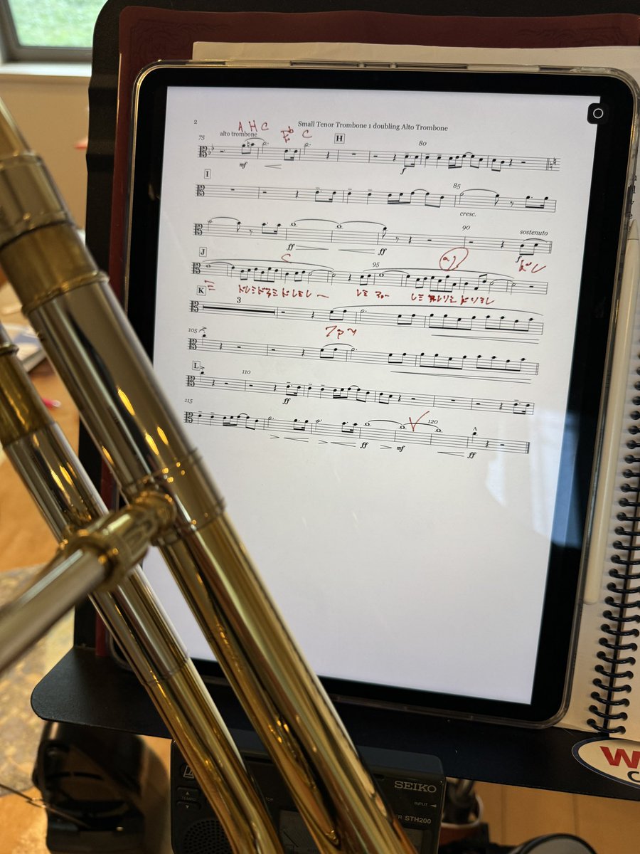 Highlands中の人も参加してきました。24名のアンサンブルのサウンドは圧巻！
前半テナー記号、後半アルト記号に翻弄されて、思わずドレミを書くの図です。