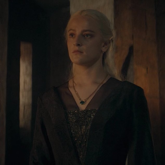 bestofphia's tweet photo. phia saban as queen helaena targaryen in house of the dragon season 2 episode 5 "regent" /hotd spoilers https://t.co/mhLpNqhbgx