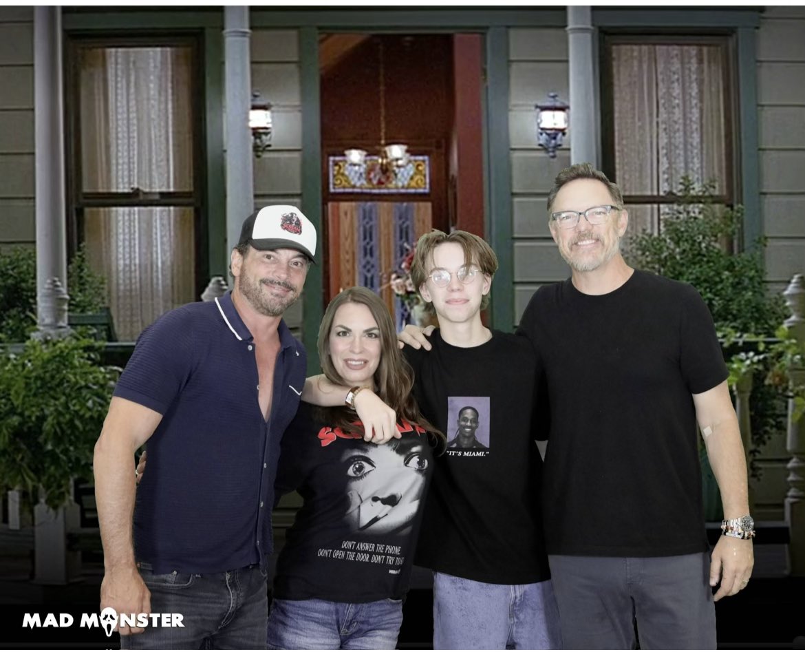shwing79's tweet photo. Had a blast at @MadMonsterPart2 with my middle-not-so-little.  He even bought me this badass Scream shirt to wear.  Shout out to @RealSkeetUlrich and @MatthewLillard for being so awesome and humble.  It made his night! https://t.co/xNu1CDgV01