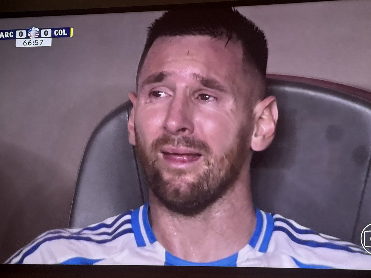 ZattarRafael's tweet photo. MESSI quando soube que a Barreira iria virar baile.

Corta o coração. Maluco é brabo. https://t.co/1nUA6TrusJ
