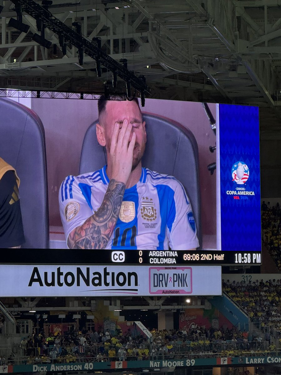InvictosSomos's tweet photo. El dolor es total 💔😭 https://t.co/iYNXKleWe3