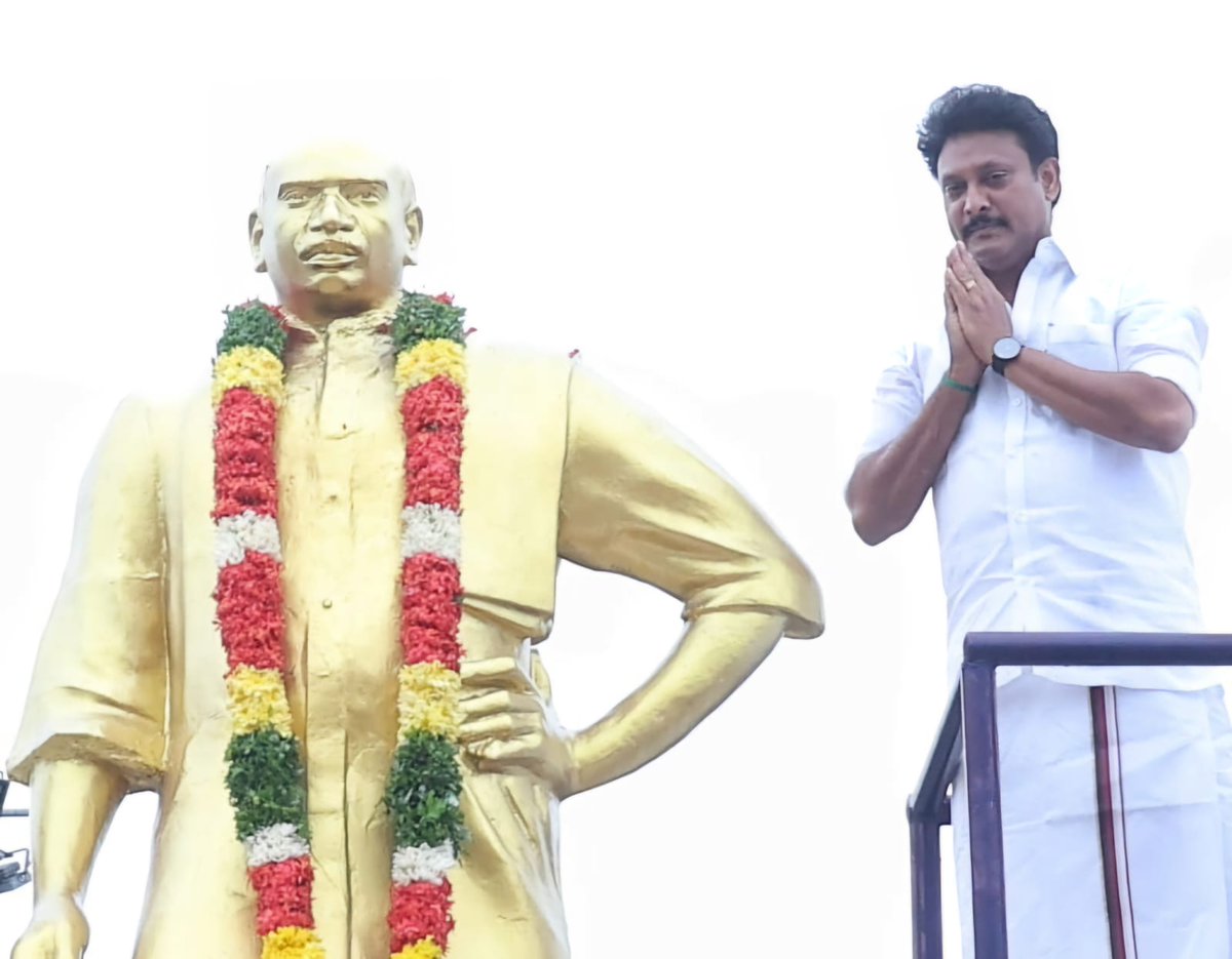 Anbil_Mahesh's tweet photo. பெருந்தலைவர் காமராஜர் அவர்களின் 122-ஆவது பிறந்தநாளில் அவரின் தியாகத்தைப் போற்றுவோம்.  

கல்வி வளர்ச்சி நாளான இன்று  சத்திரம் பேருந்து நிலையம் அருகே அமைந்துள்ள பெருந்தலைவர் அவர்களின் திருவுருவச் சிலைக்கு, மாலை அணிவித்து மரியாதை செலுத்தினோம்.

#EducationalDevelopmentDay https://t.co/zUCT4IXNyX
