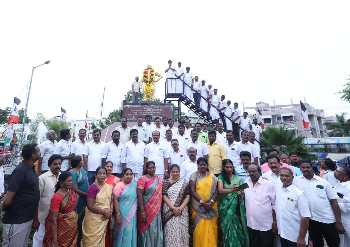 Anbil_Mahesh's tweet photo. பெருந்தலைவர் காமராஜர் அவர்களின் 122-ஆவது பிறந்தநாளில் அவரின் தியாகத்தைப் போற்றுவோம்.  

கல்வி வளர்ச்சி நாளான இன்று  சத்திரம் பேருந்து நிலையம் அருகே அமைந்துள்ள பெருந்தலைவர் அவர்களின் திருவுருவச் சிலைக்கு, மாலை அணிவித்து மரியாதை செலுத்தினோம்.

#EducationalDevelopmentDay https://t.co/zUCT4IXNyX