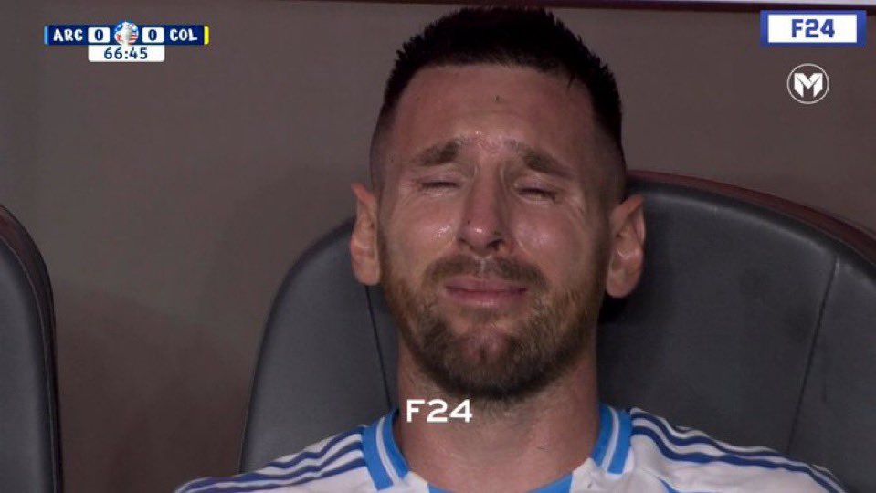 WeAreMessi's tweet photo. Leo Messi in tears. This is heartbreaking 💔 https://t.co/HyMxEjQ0Fs