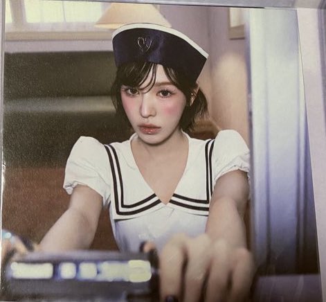 SuKeyZuHa's tweet photo. まじで今回レドベル交換出回って無さすぎん？
一生できる気しんからメルカルかとも思ったけど、メルカリにもないんだが？
そんなことある？
ポスターはもう別にいいから、poster verの中身は流石にイェリにしたい……
ちなみにウェンちゃん所持🐹ｶﾜｲｲ https://t.co/NA3qqbvJhW